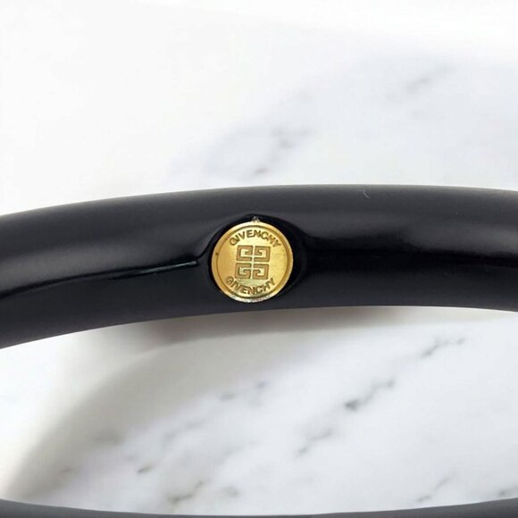 Givenchy Bangle Bracelet 8" Vtg Black Smooth Rounded Lucite Signature Cartouche - Picture 3 of 5